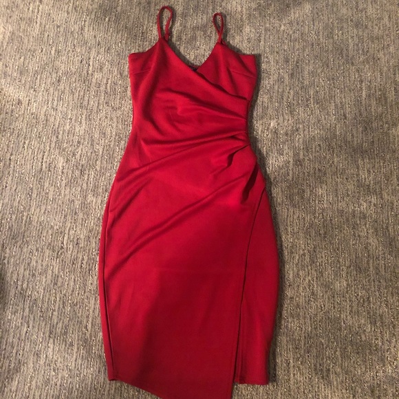 Red dress - Picture 2 of 3